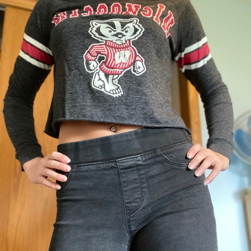 Cropped Wisconsin Badgers T-shirt